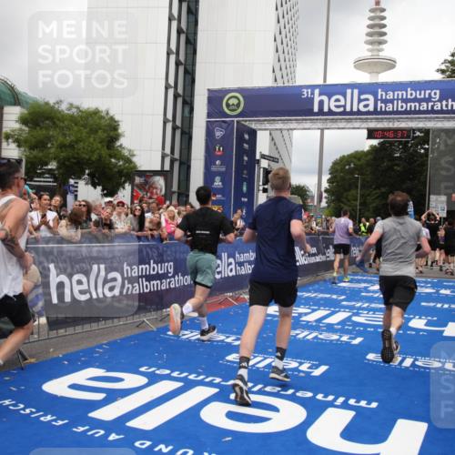 29.06.2025 - hella hamburg halbmarathon Michael Strokosch http://msf.ph/oto/8210997 29.06.2025 10:46:35 Ziel 4237, 4497, 5459, 6978, 8482, 8981, 9232, 9386, 9529, 9786, 12891, 13525, 14228, 14482, 15157, 15206, 17281, 17461, 18882, 19209 meine-sportfotos.de