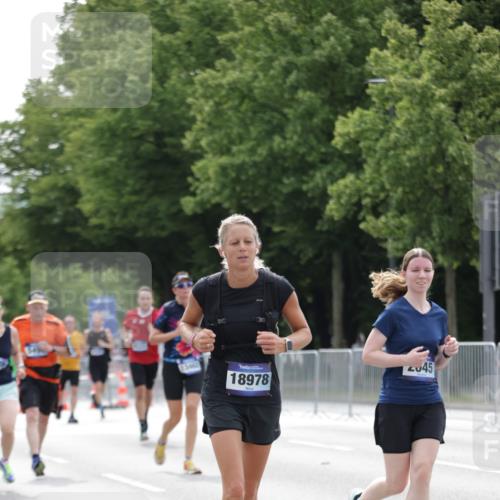 29.06.2025 - hella hamburg halbmarathon Jannik Wohlers http://msf.ph/oto/8210999 29.06.2025 10:26:31 Lombardsbrücke 1793, 1973, 2045, 4358, 4507, 4509, 5494, 6625, 6637, 7069, 8056, 10465, 11110, 11740, 12071, 13462, 15027, 15878, 16479, 18516, 18962, 18978 meine-sportfotos.de