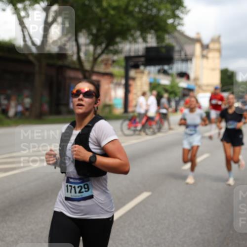 29.06.2025 - hella hamburg halbmarathon Yannick Fuchs http://msf.ph/oto/8211018 29.06.2025 10:45:12 20KM 1335, 1366, 2411, 2540, 2880, 4077, 4816, 5018, 5336, 5600, 5820, 7134, 7369, 7943, 8205, 8261, 8508, 8930, 8989, 10057, 10215, 10508, 10603, 10667, 10691, 11124, 11214, 11422, 11512, 11625, 11733, 12016, 12778, 12949, 13073, 13808, 14125, 14458, 15480, 15720, 15871, 16285, 16291, 16907, 17129, 17823, 18006, 18182, 18413, 19007, 19053 meine-sportfotos.de