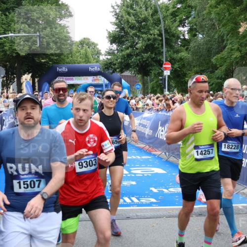 29.06.2025 - hella hamburg halbmarathon Zöllner http://msf.ph/oto/8211044 29.06.2025 10:50:15 Ziel 1119, 1507, 3296, 3562, 7176, 7930, 7932, 8313, 8921, 10371, 11607, 12203, 12235, 13282, 14257, 15620, 18228, 18657, 18658, 18811, 19040 meine-sportfotos.de
