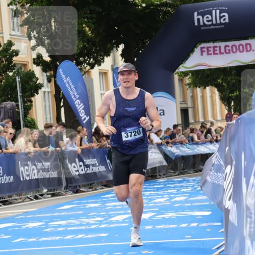 29.06.2025 - hella hamburg halbmarathon Strokosch-Dieckow http://msf.ph/oto/8211069 29.06.2025 10:22:35 Ziel 2618, 3720, 18897 meine-sportfotos.de