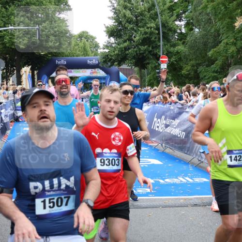 29.06.2025 - hella hamburg halbmarathon Zöllner http://msf.ph/oto/8211091 29.06.2025 10:50:15 Ziel 1119, 1507, 3296, 3562, 7176, 7930, 7932, 8313, 8921, 10371, 11607, 12203, 12235, 13282, 14257, 15620, 18228, 18657, 18658, 18811, 19040 meine-sportfotos.de