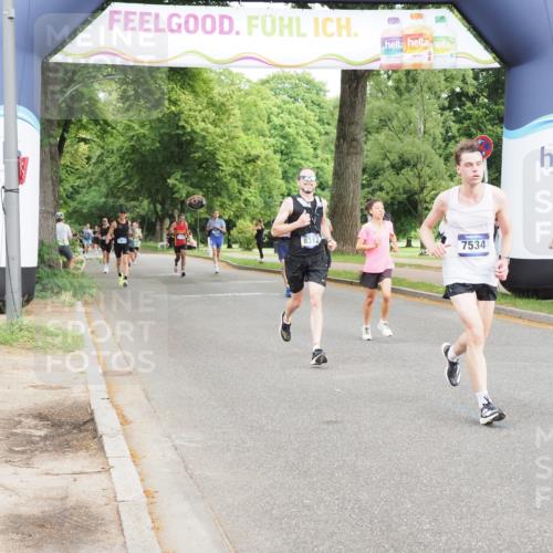 29.06.2025 - hella hamburg halbmarathon MichiJ http://msf.ph/oto/8211116 29.06.2025 10:23:04 Zwischen KM18-KM19 1080, 5193, 6305, 7534, 8312, 9376, 11227, 15902, 18906 meine-sportfotos.de