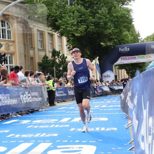 29.06.2025 - hella hamburg halbmarathon Strokosch-Dieckow http://msf.ph/oto/8211117 29.06.2025 10:22:36 Ziel 2618, 3720, 18897 meine-sportfotos.de