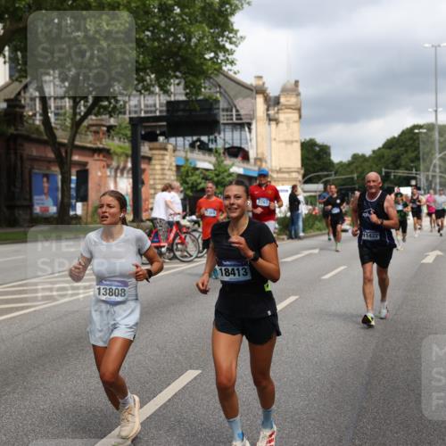 29.06.2025 - hella hamburg halbmarathon Yannick Fuchs http://msf.ph/oto/8211151 29.06.2025 10:45:14 20KM 1335, 1366, 2411, 2540, 2636, 2823, 2880, 2946, 4816, 5018, 5336, 5600, 5820, 7134, 7224, 7369, 7943, 8205, 8261, 8508, 8930, 8989, 9214, 9959, 10057, 10215, 10508, 10603, 10667, 10691, 11124, 11214, 11422, 11512, 11625, 11733, 12016, 12778, 12949, 13073, 13808, 14125, 14458, 15480, 15720, 15871, 16285, 16291, 16907, 17129, 17823, 18182, 18413, 18820, 19007, 19053 meine-sportfotos.de