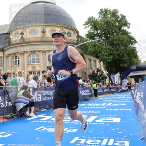 29.06.2025 - hella hamburg halbmarathon Strokosch-Dieckow http://msf.ph/oto/8211167 29.06.2025 10:22:37 Ziel 2618, 3720, 18897 meine-sportfotos.de