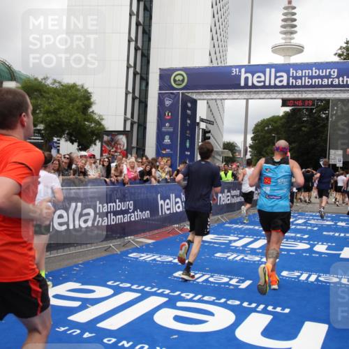 29.06.2025 - hella hamburg halbmarathon Michael Strokosch http://msf.ph/oto/8211180 29.06.2025 10:46:38 Ziel 4497, 5459, 8482, 9051, 9232, 9386, 9529, 13525, 13554, 15026, 15133, 15206, 17281, 17461, 18882 meine-sportfotos.de