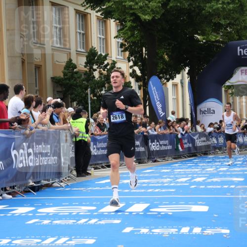 29.06.2025 - hella hamburg halbmarathon Strokosch-Dieckow http://msf.ph/oto/8211211 29.06.2025 10:22:40 Ziel 2618, 3720, 18897 meine-sportfotos.de