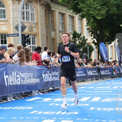 29.06.2025 - hella hamburg halbmarathon Strokosch-Dieckow http://msf.ph/oto/8211224 29.06.2025 10:22:41 Ziel 2618, 18897 meine-sportfotos.de