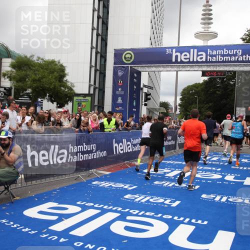 29.06.2025 - hella hamburg halbmarathon Michael Strokosch http://msf.ph/oto/8211277 29.06.2025 10:46:40 Ziel 1920, 1942, 5459, 8482, 9051, 9232, 9529, 13525, 13554, 15026, 15133, 15206, 15714, 17281, 17461, 18297, 18882 meine-sportfotos.de