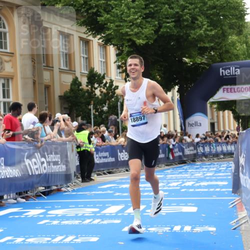 29.06.2025 - hella hamburg halbmarathon Strokosch-Dieckow http://msf.ph/oto/8211324 29.06.2025 10:22:45 Ziel 2618, 16548, 18897 meine-sportfotos.de