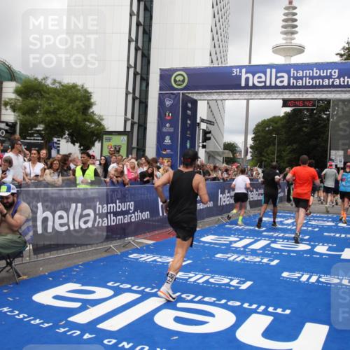 29.06.2025 - hella hamburg halbmarathon Michael Strokosch http://msf.ph/oto/8211358 29.06.2025 10:46:40 Ziel 1920, 1942, 5459, 8482, 9051, 9232, 9529, 13525, 13554, 15026, 15133, 15206, 15714, 17281, 17461, 18297, 18882 meine-sportfotos.de