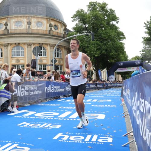 29.06.2025 - hella hamburg halbmarathon Strokosch-Dieckow http://msf.ph/oto/8211388 29.06.2025 10:22:45 Ziel 2618, 16548, 18897 meine-sportfotos.de