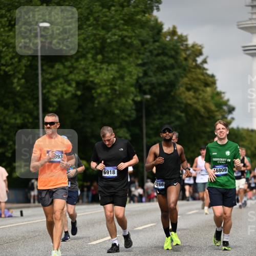 29.06.2025 - hella hamburg halbmarathon Dr. Thomas Lammeyer http://msf.ph/oto/8211468 29.06.2025 10:12:33 Kennedybrücke 1147, 1188, 1527, 2190, 2309, 2978, 4864, 5100, 5347, 5885, 6590, 6918, 7348, 7453, 9071, 9457, 9616, 9966 meine-sportfotos.de
