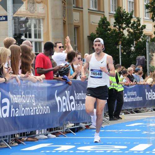 29.06.2025 - hella hamburg halbmarathon Strokosch-Dieckow http://msf.ph/oto/8211495 29.06.2025 10:22:53 Ziel 4128, 11624, 16548, 18328 meine-sportfotos.de
