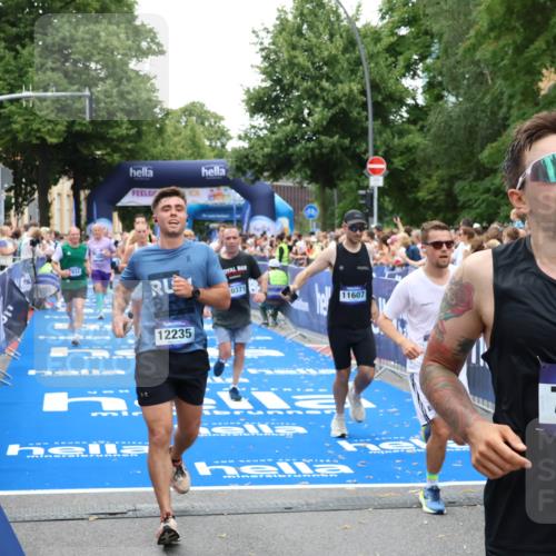 29.06.2025 - hella hamburg halbmarathon Zöllner http://msf.ph/oto/8211561 29.06.2025 10:50:19 Ziel 1119, 4933, 7930, 7932, 8921, 10371, 11607, 12235, 12949, 13609, 13690, 15620, 16000, 16242, 18499, 18811, 19040 meine-sportfotos.de