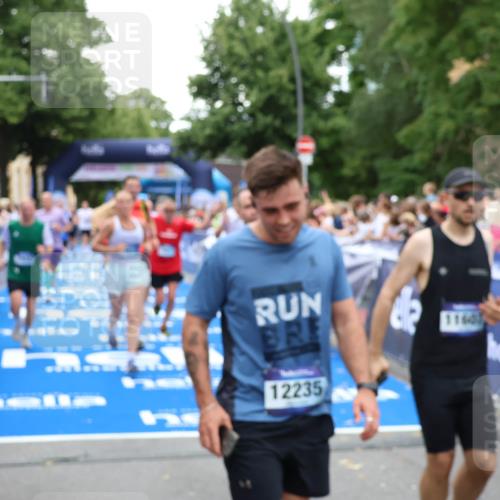 29.06.2025 - hella hamburg halbmarathon Zöllner http://msf.ph/oto/8211624 29.06.2025 10:50:21 Ziel 4933, 7930, 7932, 8921, 10371, 12949, 13609, 13690, 14034, 15620, 16000, 16242, 18499, 18811, 19040 meine-sportfotos.de