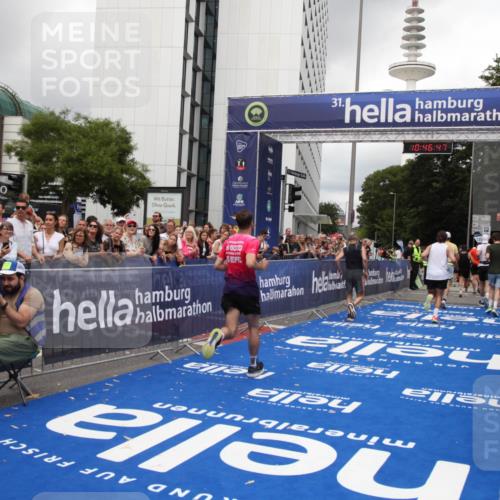 29.06.2025 - hella hamburg halbmarathon Michael Strokosch http://msf.ph/oto/8211661 29.06.2025 10:46:46 Ziel 1920, 1942, 3976, 6630, 9051, 13554, 14541, 15026, 15714, 15900, 16175, 17743, 17865, 18297, 19128 meine-sportfotos.de