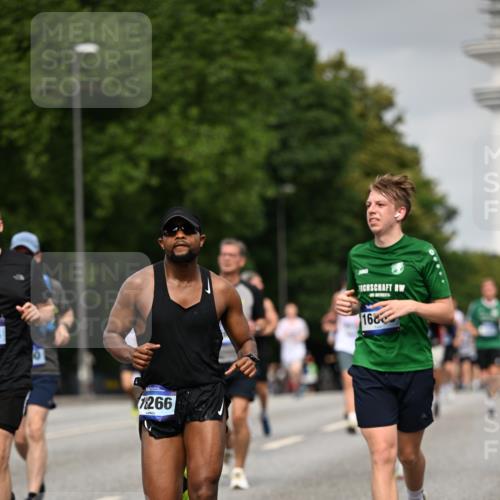 29.06.2025 - hella hamburg halbmarathon Dr. Thomas Lammeyer http://msf.ph/oto/8211724 29.06.2025 10:12:36 Kennedybrücke 1147, 1188, 1527, 2190, 2309, 2978, 4864, 5100, 5885, 6590, 6918, 7348, 7453, 9071, 9457, 9616, 9718, 9966 meine-sportfotos.de