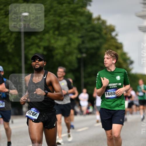 29.06.2025 - hella hamburg halbmarathon Dr. Thomas Lammeyer http://msf.ph/oto/8211738 29.06.2025 10:12:36 Kennedybrücke 1147, 1188, 1527, 2190, 2309, 2978, 4864, 5100, 5885, 6590, 6918, 7348, 7453, 9071, 9457, 9616, 9718, 9966 meine-sportfotos.de