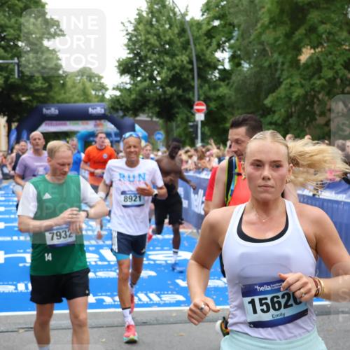 29.06.2025 - hella hamburg halbmarathon Zöllner http://msf.ph/oto/8211768 29.06.2025 10:50:23 Ziel 4247, 4933, 7930, 7932, 8899, 8921, 12035, 12949, 13609, 13690, 14034, 16000, 16242, 18499, 18811, 19040 meine-sportfotos.de