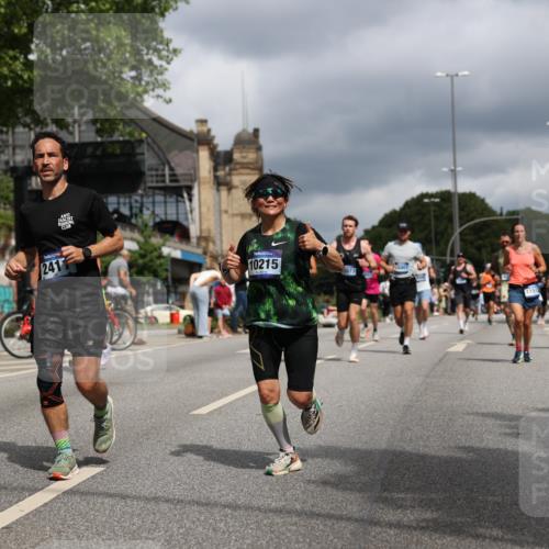29.06.2025 - hella hamburg halbmarathon Yannick Fuchs http://msf.ph/oto/8211784 29.06.2025 10:45:19 20KM 1335, 1366, 2411, 2540, 2636, 2823, 2946, 4297, 4404, 4967, 5087, 5336, 5600, 5820, 7224, 7369, 7943, 8261, 8508, 8930, 8989, 9214, 9959, 10057, 10215, 10508, 10603, 10667, 10691, 11124, 11422, 11512, 11625, 11733, 12778, 13073, 13403, 13808, 14458, 15426, 15480, 15871, 15899, 16666, 16907, 17823, 18182, 18413, 18820, 19007, 19053 meine-sportfotos.de