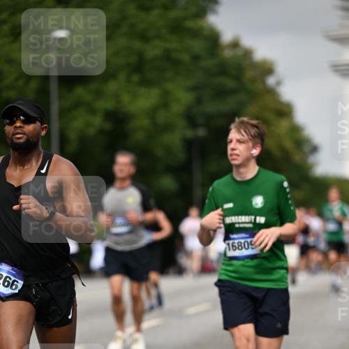 29.06.2025 - hella hamburg halbmarathon Dr. Thomas Lammeyer http://msf.ph/oto/8211792 29.06.2025 10:12:37 Kennedybrücke 1147, 1188, 1527, 2190, 2309, 2978, 5100, 5885, 6590, 6674, 6918, 7348, 7453, 9071, 9457, 9616, 9718, 9966, 10857 meine-sportfotos.de