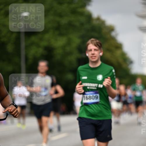 29.06.2025 - hella hamburg halbmarathon Dr. Thomas Lammeyer http://msf.ph/oto/8211823 29.06.2025 10:12:37 Kennedybrücke 1147, 1188, 1527, 2190, 2309, 2978, 5100, 5885, 6590, 6674, 6918, 7348, 7453, 9071, 9457, 9616, 9718, 9966, 10857 meine-sportfotos.de