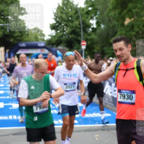29.06.2025 - hella hamburg halbmarathon Zöllner http://msf.ph/oto/8211836 29.06.2025 10:50:24 Ziel 4247, 4933, 6795, 8899, 8921, 12035, 12949, 13609, 13690, 14034, 16000, 16242, 18499 meine-sportfotos.de