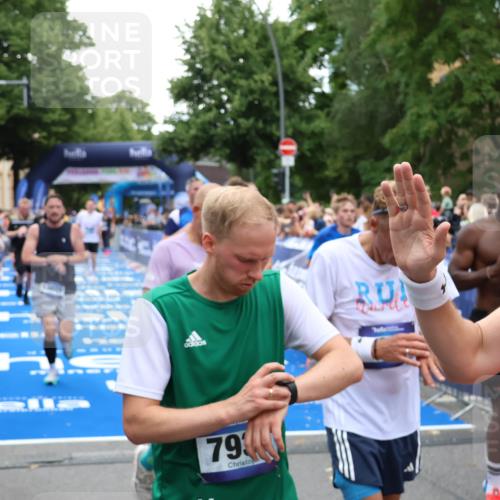 29.06.2025 - hella hamburg halbmarathon Zöllner http://msf.ph/oto/8211946 29.06.2025 10:50:25 Ziel 4247, 4933, 6795, 8899, 12035, 12949, 13609, 13690, 14034, 16000, 16242, 18394, 18499 meine-sportfotos.de