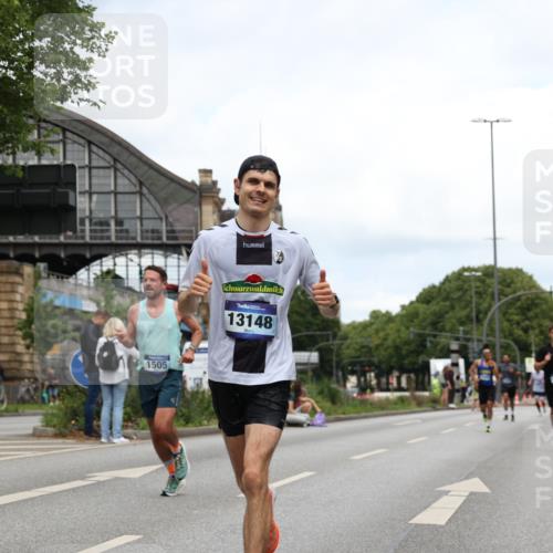 29.06.2025 - hella hamburg halbmarathon Yannick Fuchs http://msf.ph/oto/8211970 29.06.2025 10:32:27 20KM 1505, 2404, 3480, 3790, 5791, 7152, 7154, 7743, 8571, 9017, 9643, 9944, 10793, 10922, 11106, 11423, 12900, 13148, 13595, 13900, 14274, 15303, 15382, 15888, 16698, 17726, 18103, 18193, 18277, 18723 meine-sportfotos.de