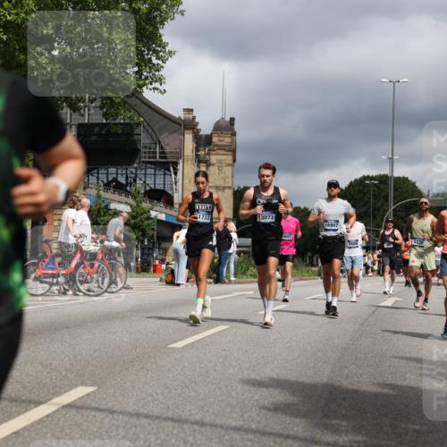 29.06.2025 - hella hamburg halbmarathon Yannick Fuchs http://msf.ph/oto/8211986 29.06.2025 10:45:21 20KM 1335, 1366, 2411, 2540, 2636, 2823, 2946, 4297, 4404, 4967, 5087, 5336, 5600, 5820, 7224, 7369, 7943, 8261, 8508, 8930, 8989, 9214, 9476, 9793, 9959, 10057, 10215, 10508, 10603, 10667, 10691, 10868, 11124, 11422, 11512, 11625, 11733, 12778, 13073, 13403, 13799, 14012, 14458, 15426, 15480, 15871, 15899, 16666, 16907, 17530, 17823, 18820, 19007, 19020, 19053 meine-sportfotos.de