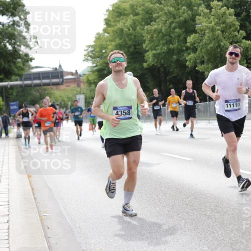 29.06.2025 - hella hamburg halbmarathon Jannik Wohlers http://msf.ph/oto/8212026 29.06.2025 10:26:37 Lombardsbrücke 1530, 1793, 1973, 2045, 2306, 4358, 5494, 5495, 5707, 6637, 7069, 7234, 7314, 8056, 8281, 9349, 10465, 11110, 13462, 14020, 14021, 15108, 16479, 17049, 17445, 18962, 18976, 18978 meine-sportfotos.de