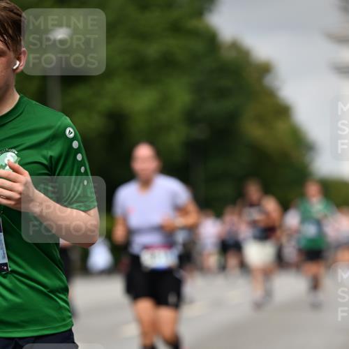 29.06.2025 - hella hamburg halbmarathon Dr. Thomas Lammeyer http://msf.ph/oto/8212049 29.06.2025 10:12:39 Kennedybrücke 1147, 1188, 1527, 2190, 2309, 2978, 5100, 5885, 6590, 6674, 6918, 7348, 7453, 9457, 9616, 9718, 9966, 10857 meine-sportfotos.de
