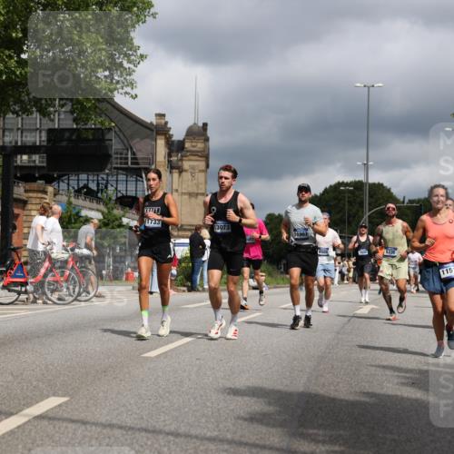 29.06.2025 - hella hamburg halbmarathon Yannick Fuchs http://msf.ph/oto/8212056 29.06.2025 10:45:21 20KM 1335, 1366, 2411, 2540, 2636, 2823, 2946, 4297, 4404, 4967, 5087, 5336, 5600, 5820, 7224, 7369, 7943, 8261, 8508, 8930, 8989, 9214, 9476, 9793, 9959, 10057, 10215, 10508, 10603, 10667, 10691, 10868, 11124, 11422, 11512, 11625, 11733, 12778, 13073, 13403, 13799, 14012, 14458, 15426, 15480, 15871, 15899, 16666, 16907, 17530, 17823, 18820, 19007, 19020, 19053 meine-sportfotos.de