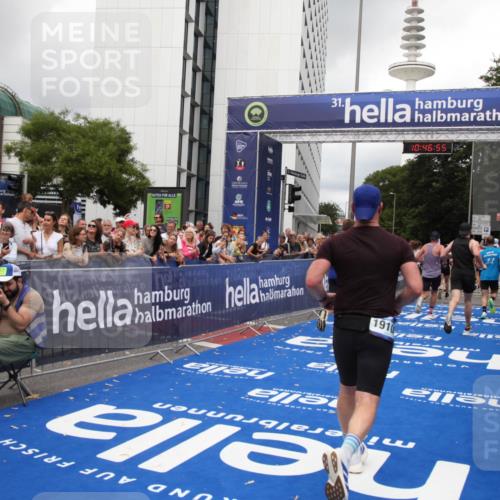 29.06.2025 - hella hamburg halbmarathon Michael Strokosch http://msf.ph/oto/8212084 29.06.2025 10:46:54 Ziel 3976, 4091, 6630, 11858, 13940, 14541, 15900, 17172, 17353, 17492, 17669, 17892, 19105 meine-sportfotos.de