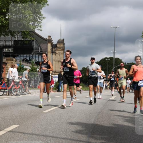 29.06.2025 - hella hamburg halbmarathon Yannick Fuchs http://msf.ph/oto/8212100 29.06.2025 10:45:21 20KM 1335, 1366, 2411, 2540, 2636, 2823, 2946, 4297, 4404, 4967, 5087, 5336, 5600, 5820, 7224, 7369, 7943, 8261, 8508, 8930, 8989, 9214, 9476, 9793, 9959, 10057, 10215, 10508, 10603, 10667, 10691, 10868, 11124, 11422, 11512, 11625, 11733, 12778, 13073, 13403, 13799, 14012, 14458, 15426, 15480, 15871, 15899, 16666, 16907, 17530, 17823, 18820, 19007, 19020, 19053 meine-sportfotos.de