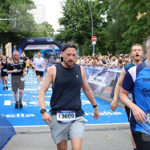 29.06.2025 - hella hamburg halbmarathon Zöllner http://msf.ph/oto/8212112 29.06.2025 10:50:28 Ziel 4127, 4247, 6795, 8899, 11455, 12035, 12624, 14034, 14626, 17319, 18394 meine-sportfotos.de