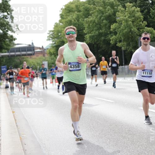 29.06.2025 - hella hamburg halbmarathon Jannik Wohlers http://msf.ph/oto/8212121 29.06.2025 10:26:37 Lombardsbrücke 1530, 1793, 1973, 2045, 2306, 4358, 5494, 5495, 5707, 6637, 7069, 7234, 7314, 8056, 8281, 9349, 10465, 11110, 13462, 14020, 14021, 15108, 16479, 17049, 17445, 18962, 18976, 18978 meine-sportfotos.de