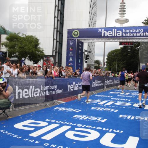 29.06.2025 - hella hamburg halbmarathon Michael Strokosch http://msf.ph/oto/8212129 29.06.2025 10:46:55 Ziel 4091, 11858, 13940, 14385, 14541, 15900, 17172, 17353, 17492, 17669, 17892, 19105 meine-sportfotos.de