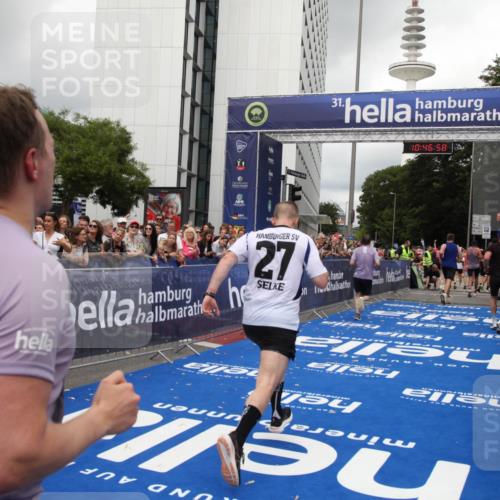 29.06.2025 - hella hamburg halbmarathon Michael Strokosch http://msf.ph/oto/8212138 29.06.2025 10:46:57 Ziel 1139, 4091, 13940, 14385, 17172, 17492, 17669, 17892, 19105 meine-sportfotos.de
