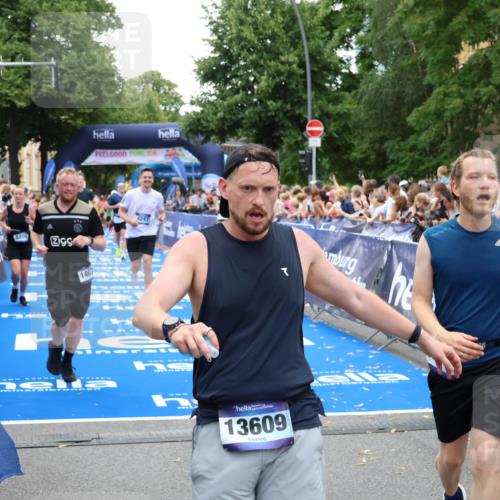 29.06.2025 - hella hamburg halbmarathon Zöllner http://msf.ph/oto/8212141 29.06.2025 10:50:28 Ziel 4127, 4247, 6795, 8899, 11455, 12035, 12624, 14034, 14626, 17319, 18394 meine-sportfotos.de