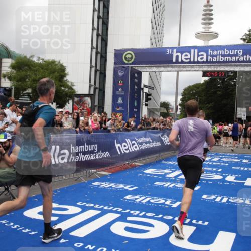 29.06.2025 - hella hamburg halbmarathon Michael Strokosch http://msf.ph/oto/8212165 29.06.2025 10:46:57 Ziel 1139, 4091, 13940, 14385, 17172, 17492, 17669, 17892, 19105 meine-sportfotos.de