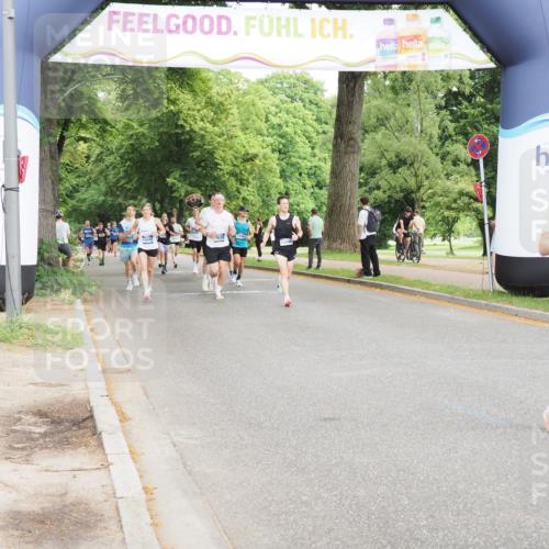 29.06.2025 - hella hamburg halbmarathon MichiJ http://msf.ph/oto/8212170 29.06.2025 10:23:15 Zwischen KM18-KM19 5550, 7901, 13771, 14448, 15268, 17751, 18837 meine-sportfotos.de