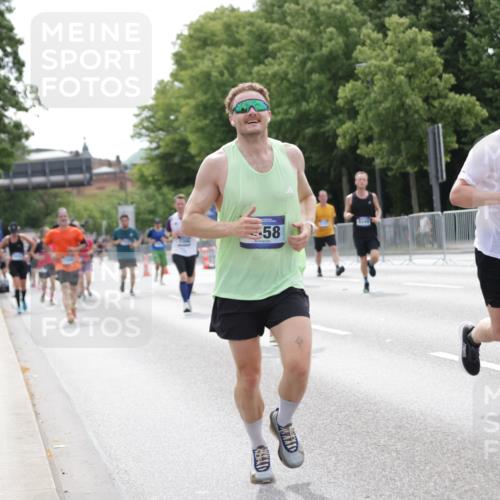 29.06.2025 - hella hamburg halbmarathon Jannik Wohlers http://msf.ph/oto/8212192 29.06.2025 10:26:37 Lombardsbrücke 1530, 1793, 1973, 2045, 2306, 4358, 5494, 5495, 5707, 6637, 7069, 7234, 7314, 8056, 8281, 9349, 10465, 11110, 13462, 14020, 14021, 15108, 16479, 17049, 17445, 18962, 18976, 18978 meine-sportfotos.de