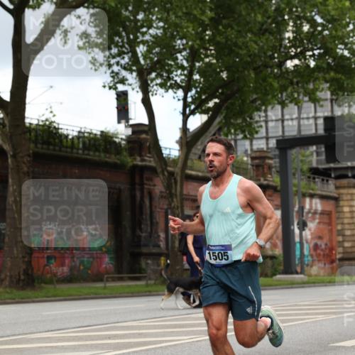 29.06.2025 - hella hamburg halbmarathon Yannick Fuchs http://msf.ph/oto/8212203 29.06.2025 10:32:29 20KM 1505, 2404, 3480, 3790, 5791, 7152, 7154, 7743, 8571, 9017, 9171, 9643, 9944, 10793, 10922, 11106, 11423, 11952, 12900, 13148, 13595, 13900, 14274, 15303, 15382, 15888, 16698, 17726, 18103, 18193, 18277, 18723 meine-sportfotos.de