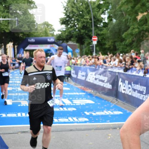 29.06.2025 - hella hamburg halbmarathon Zöllner http://msf.ph/oto/8212215 29.06.2025 10:50:29 Ziel 4127, 4247, 6795, 8153, 8899, 11455, 12035, 12624, 14034, 14626, 17319, 18394 meine-sportfotos.de