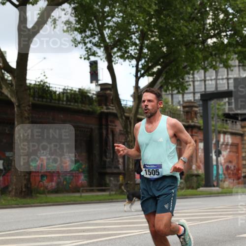 29.06.2025 - hella hamburg halbmarathon Yannick Fuchs http://msf.ph/oto/8212218 29.06.2025 10:32:29 20KM 1505, 2404, 3480, 3790, 5791, 7152, 7154, 7743, 8571, 9017, 9171, 9643, 9944, 10793, 10922, 11106, 11423, 11952, 12900, 13148, 13595, 13900, 14274, 15303, 15382, 15888, 16698, 17726, 18103, 18193, 18277, 18723 meine-sportfotos.de
