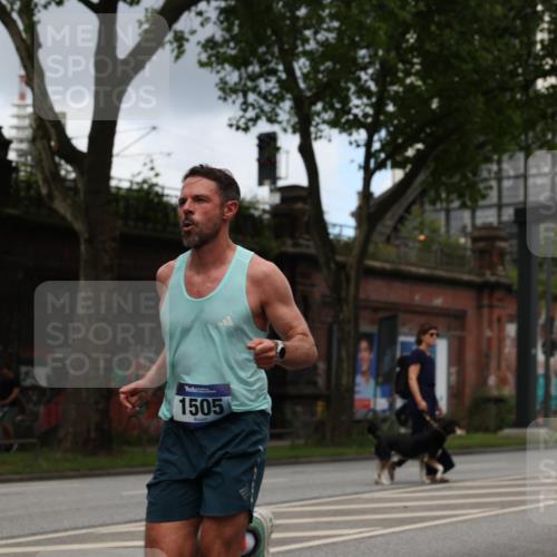 29.06.2025 - hella hamburg halbmarathon Yannick Fuchs http://msf.ph/oto/8212277 29.06.2025 10:32:29 20KM 1505, 2404, 3480, 3790, 5791, 7152, 7154, 7743, 8571, 9017, 9171, 9643, 9944, 10793, 10922, 11106, 11423, 11952, 12900, 13148, 13595, 13900, 14274, 15303, 15382, 15888, 16698, 17726, 18103, 18193, 18277, 18723 meine-sportfotos.de