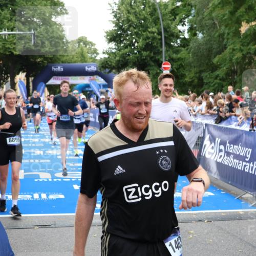 29.06.2025 - hella hamburg halbmarathon Zöllner http://msf.ph/oto/8212281 29.06.2025 10:50:31 Ziel 3414, 4127, 4247, 5447, 6795, 8153, 8899, 11455, 12035, 12624, 14626, 17319, 18394 meine-sportfotos.de